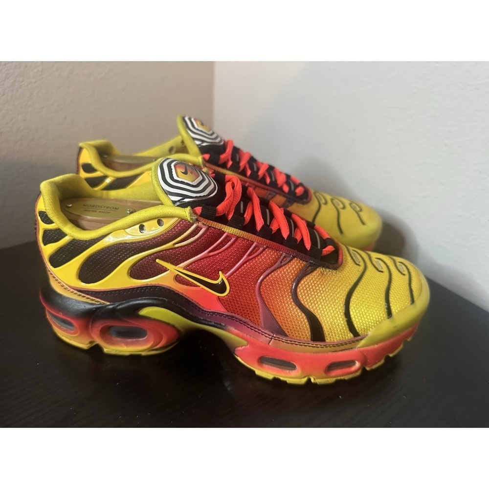 Nike Air Max Plus Fade Chrome Yellow Bright Crimson Youth Size 5 Women's 6.5